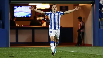 Un grupo de aficionados del Deportivo Alavés ha fundado la peña Londreseko Alaveszale Hintxa Taldea para reunirse y ver...
