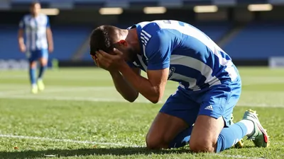 El Alavés perdió 2-1 ante el Dpor Abanca en el último minuto tras una expulsión de Laia Parera, un golpe que mantiene al...