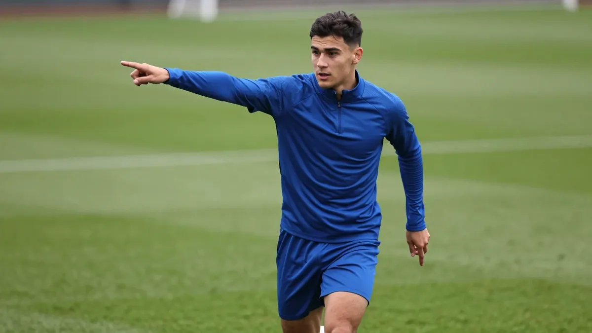 The midfielder, recovering from a complex hip operation, will play for the reserve team until the January transfer window...